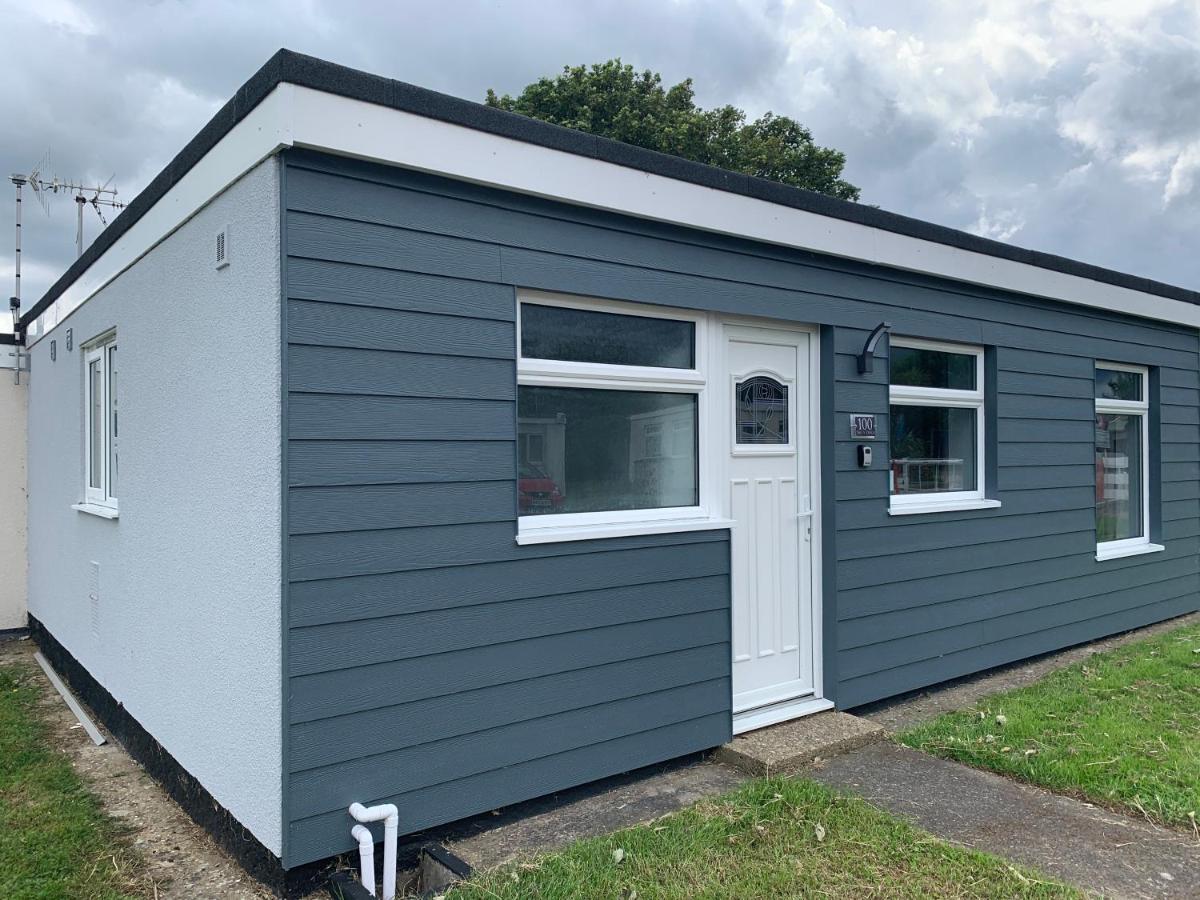 Salty Dogs Chalet Lowestoft Exterior foto